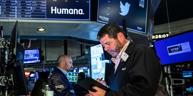 Wall Street cierra en verde y el Dow gana un 0,60% tras las actas de la Fed