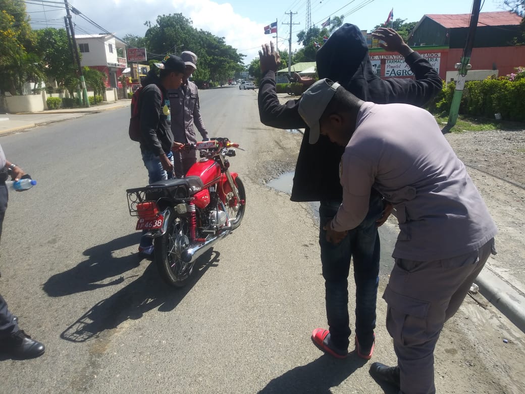 Policía detiene a 16 personas y ocupan once motocicletas en la Línea Noroeste