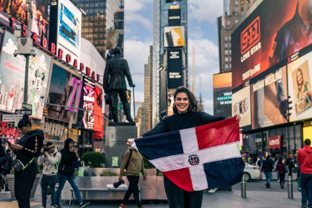 Marianne Cruz presenta su nuevo programa “Dominicanos A Simple Vista”