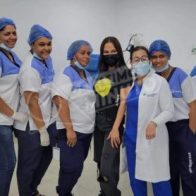 Natti Natasha visita pacientes en hemodialisis del Hospital Metropolitano de Santiago - Noticias de hoy en República Dominicana | De Último Minuto