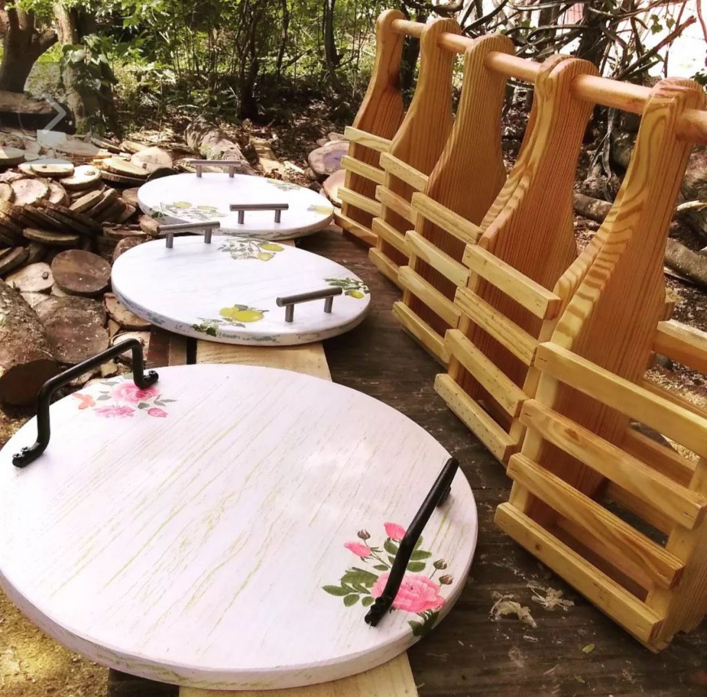 Artesana Ángela Tamara trabaja la madera para sustentar a su familia - Noticias de hoy en República Dominicana | De Último Minuto