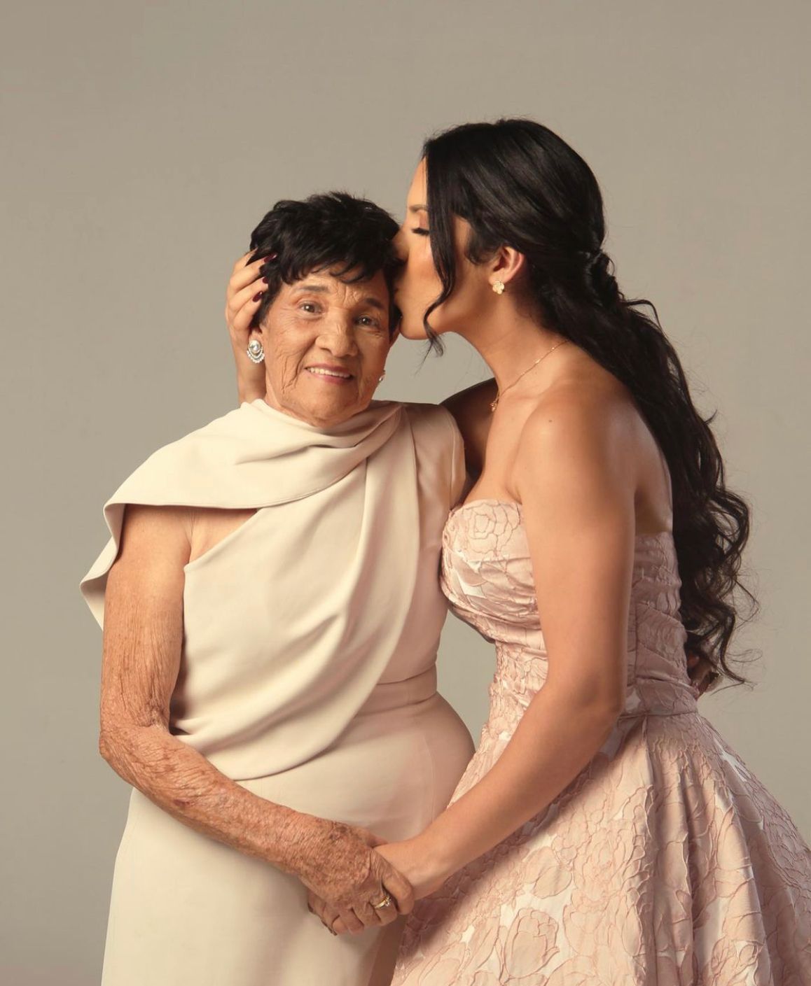 Famosos honran a sus madres en las redes sociales - Noticias de hoy en República Dominicana | De Último Minuto