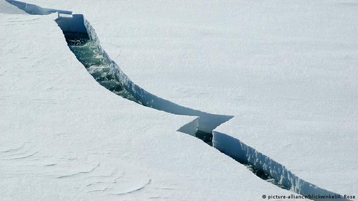 Descubren gigantesco sistema de aguas subterráneas bajo el hielo antártico