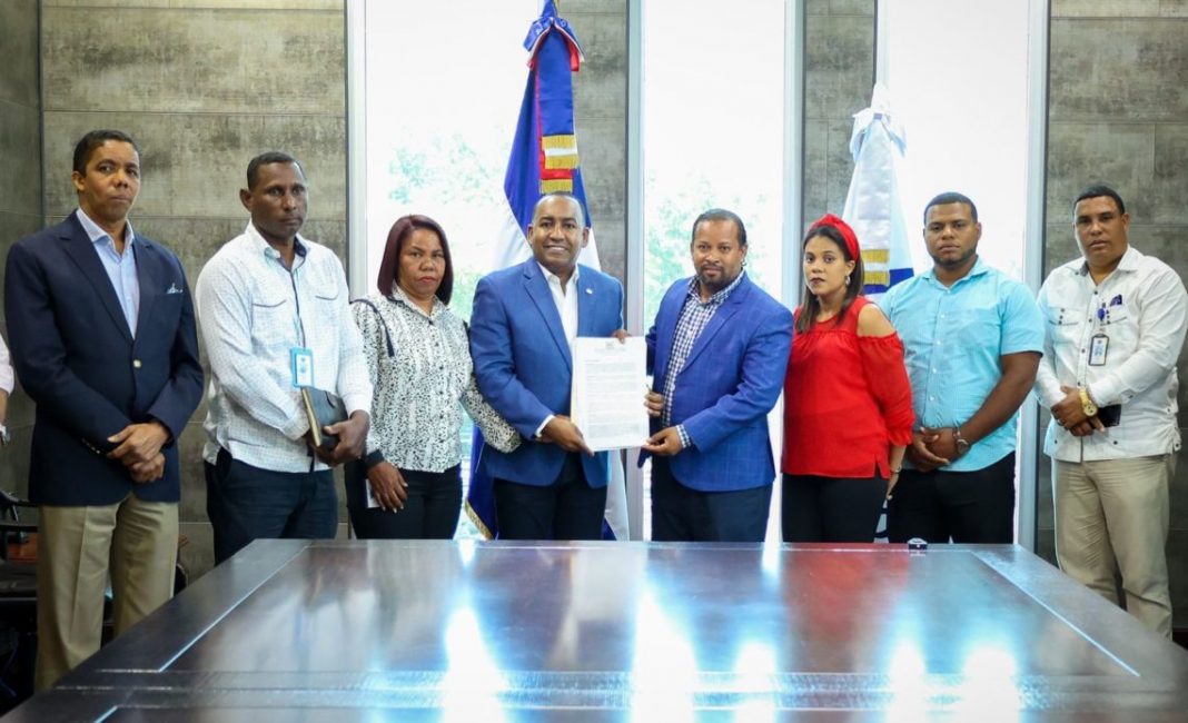 Departamento Aeroportuario recibe respaldo para construcción de aeropuerto “Cabo Rojo”