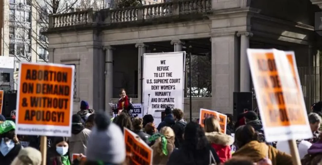 Más de un millar de personas protestan a favor del aborto en Nueva York