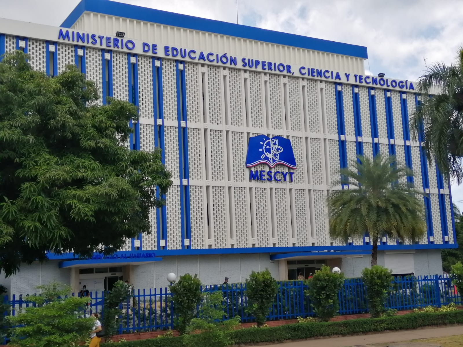 Estudiantes de inglés por inmersión denuncian no reciben clases por paro de maestros