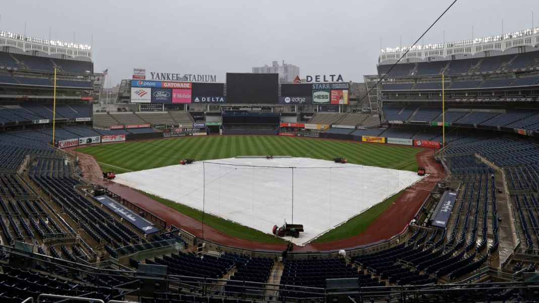 Lluvia vuelve a posponer partido Rangers-Yankees