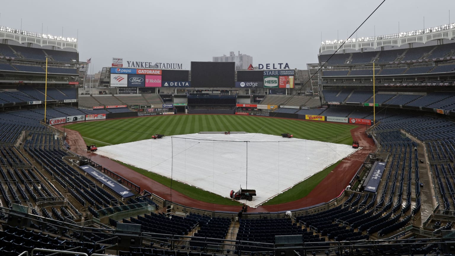 Lluvia vuelve a posponer partido Rangers-Yankees