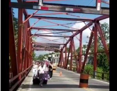 Denuncian malas condiciones de puente sobre río Camú en Puerto Plata