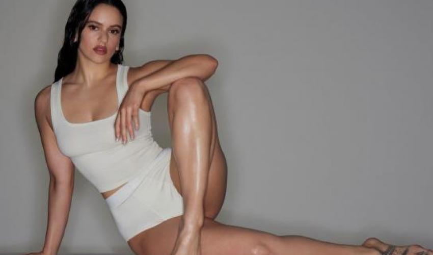 Kim Kardashian ficha a Rosalía para su nueva colección de ropa interior