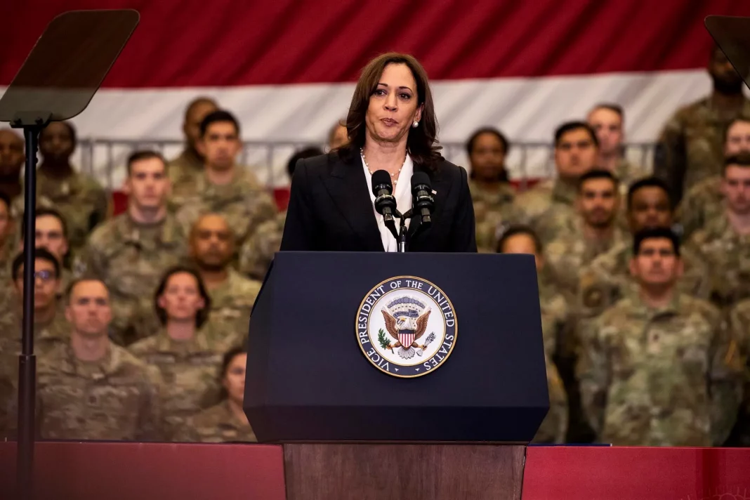 Kamala Harris pide que se prohíban las armas de asalto en EEUU