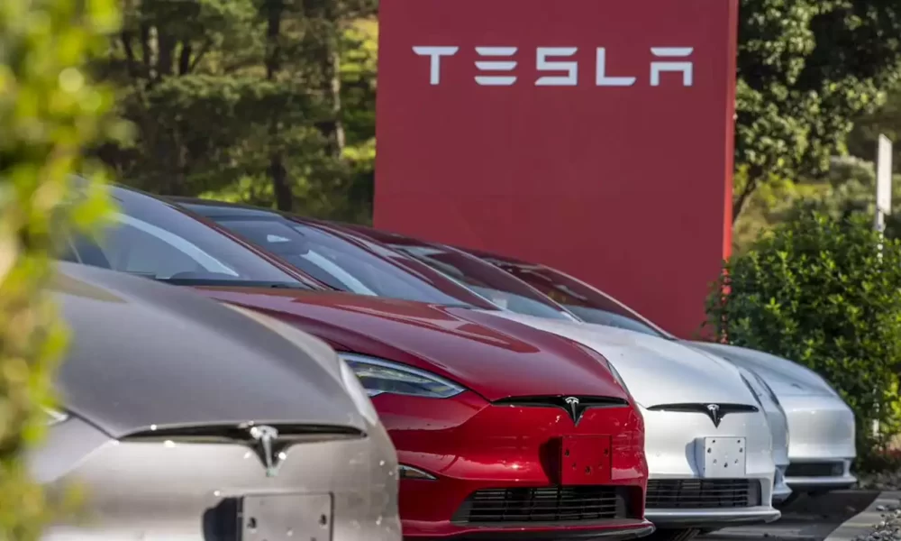 Tesla retirará más de 360,000 vehículos por un posible riesgo de seguridad