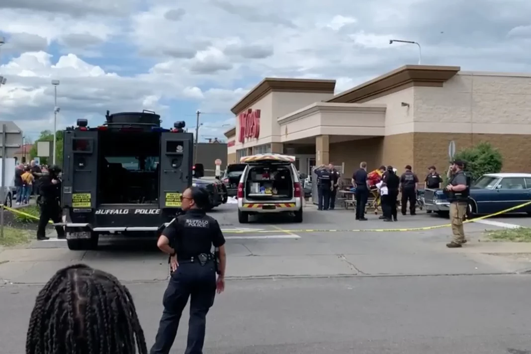 Autor del tiroteo supermercado de Buffalo transmitió la matanza en directo