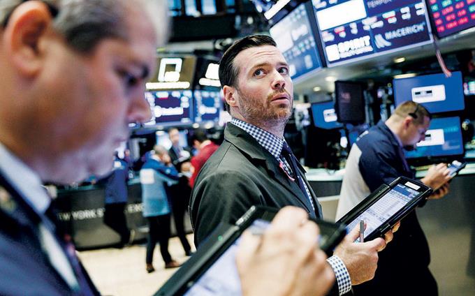 Wall Street se desploma, Dow Jones baja un 3,12% y Nasdaq pierde un 4,99%