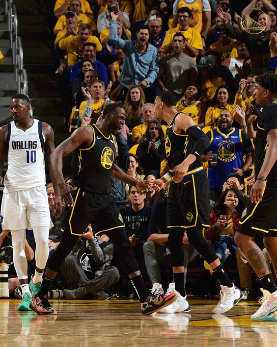 Waririors dan paliza a los Mavericks en Juego 1 de la final del Oeste de la NBA