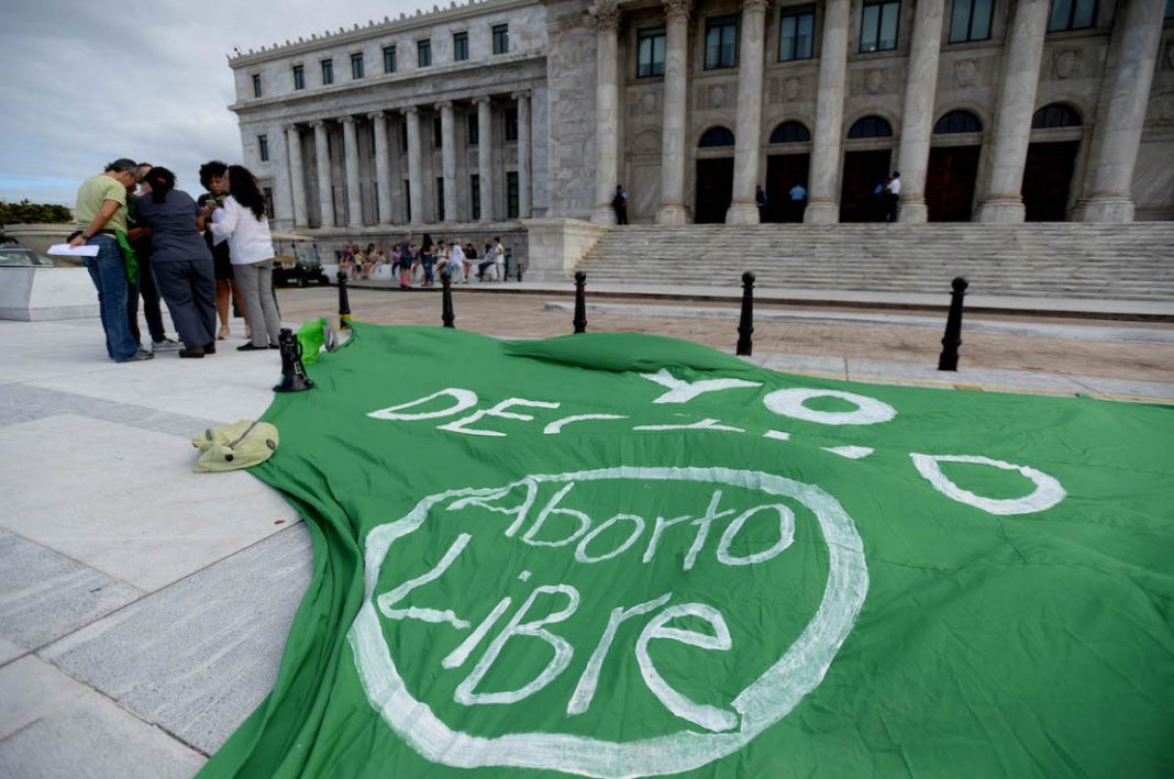 Presentan un proyecto de ley para proteger derecho al aborto en Puerto Rico