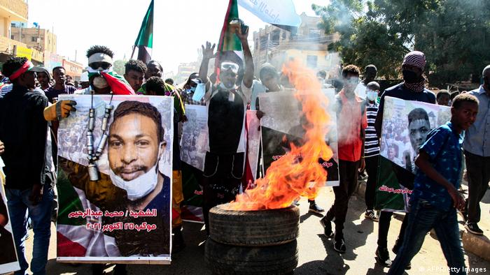 Llegan a cien los muertos en protestas contra el golpe de Estado en Sudán