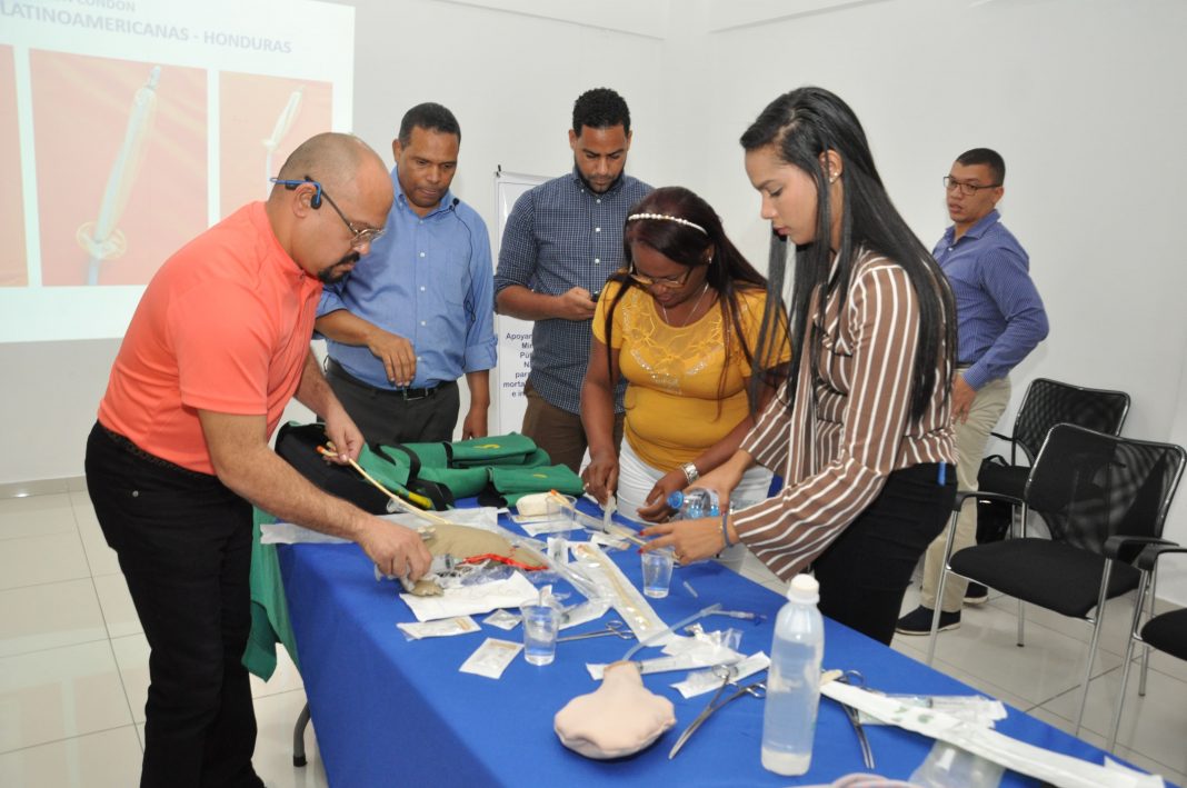 Capacitan personal de hospitales de la Región VIII de salud en prevención de mortalidad materna y neonatal