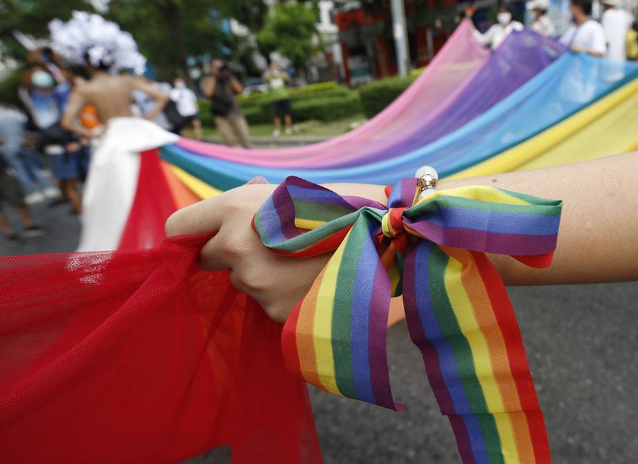 Detienen joven por amenazas de tiroteo a evento LGBTQ+ en EEUU