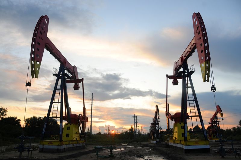 El petróleo Brent sube un 1,06 %, hasta 120,67 dólares