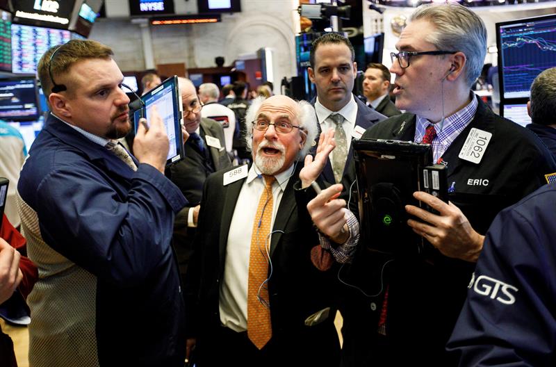 Wall Street cierra con pérdidas y el Dow Jones baja un 0,20%