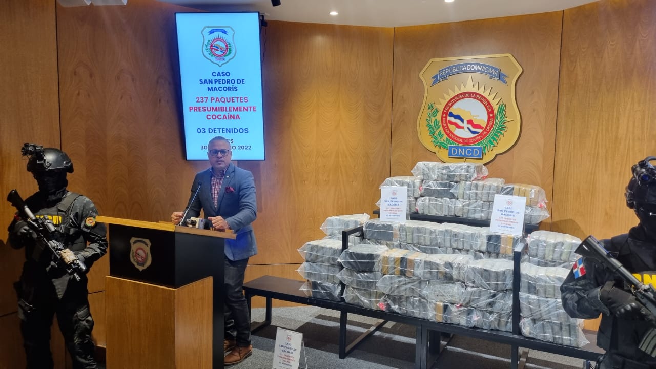 Detienen un teniente coronel, un sargento y un civil con 237 paquetes de cocaína - Noticias de hoy en República Dominicana | De Último Minuto