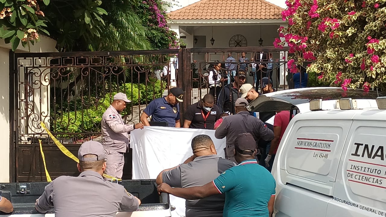 Desconocidos acribillan abogado Basilio Guzmán cuando recogía periódico frente a su casa - Noticias de hoy en República Dominicana | De Último Minuto