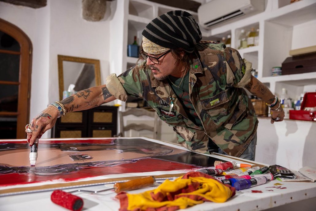 Johnny Depp vende sus creaciones artísticas por más de 3,5 millones de euros