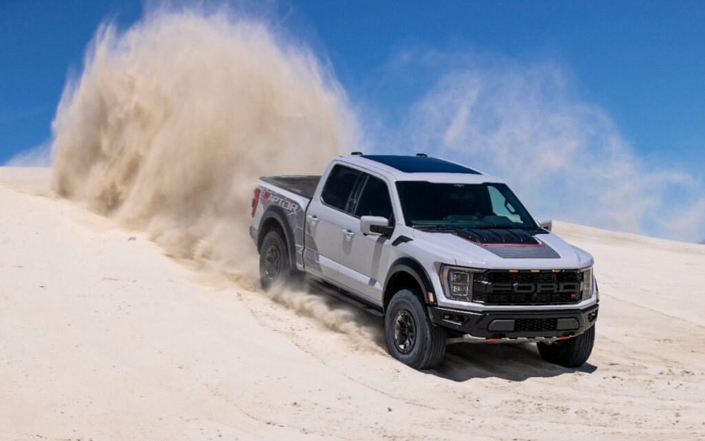 Ford lanza camioneta de alto rendimiento F-150 Raptor R con 700 caballos