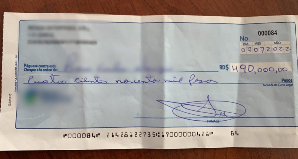 Apresan hombre que intentó depositar cheque falso por casi medio millón de pesos | 2 | Apresan hombre que intentó depositar cheque falso por casi medio millón de pesos - Noticias de hoy en República Dominicana | De Último Minuto