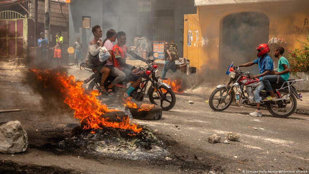 Guerra entre bandas paralizó hoy gran parte de la capital de Haití