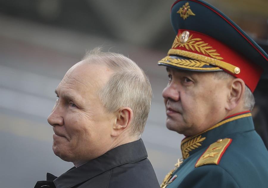 El presidente ruso, Vladímir Putin y el ministro de Defensa, Sergei Shoigú anuncia la liberación de la región de Lugansk