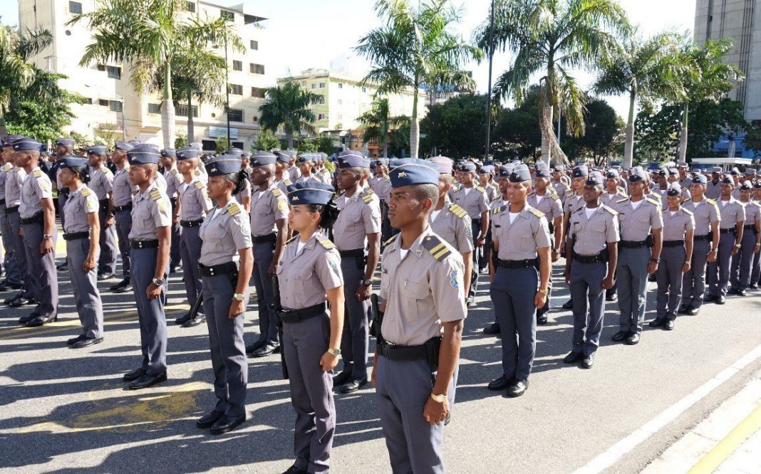 Abinader emite decretos para restructurar el sistema educativo de la Policía