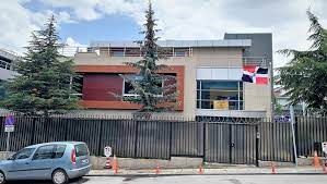 Embajada RD en Turquía gestiona vuelos a madre e hija varadas