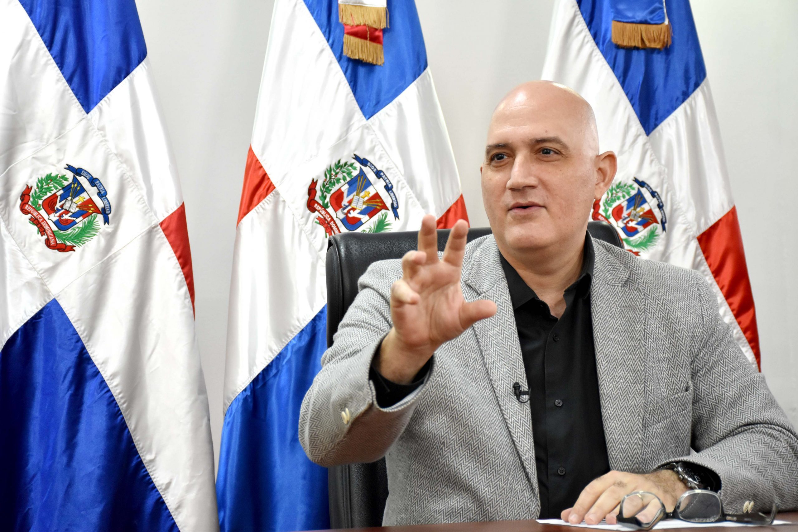 Ministro Isa Contreras dice se ha logrado disminución de la pobreza y aumento del empleo - Noticias de hoy en República Dominicana | De Último Minuto