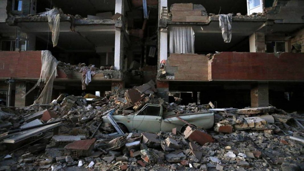 Al menos tres muertos y decenas de heridos tras un sismo de magnitud 6,1 al sur de Irán