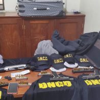 Detienen atracador con armas de fuego, municiones, ropa y chalecos de la DNCD - Noticias de hoy en República Dominicana | De Último Minuto