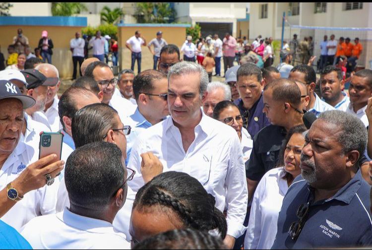 Presidente Abinader destaca apoyo del Gobierno a dominicanos de escasos recursos