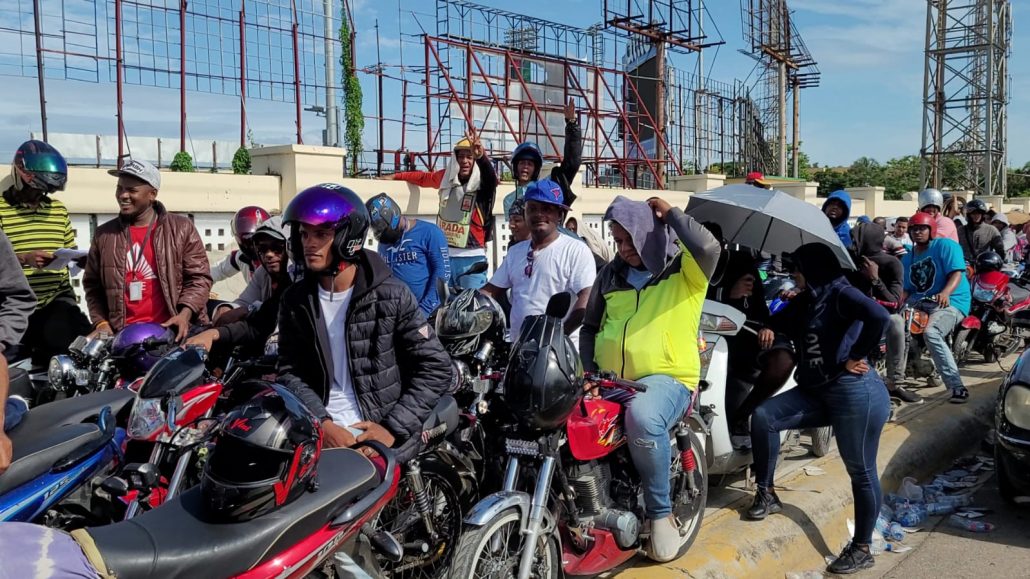 Motoristas abarrotan el Intrant tras vencerse plazo para fiscalización de motociclistas