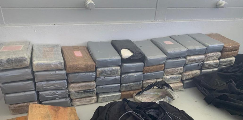 Acusan a 4 hombres tras hallar 50 kilos de cocaína en cárcel de Puerto Rico