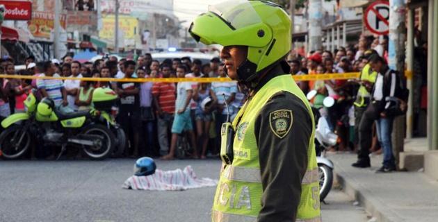 Asesinan a un policía y hieren otro en el funeral de su madre en Colombia