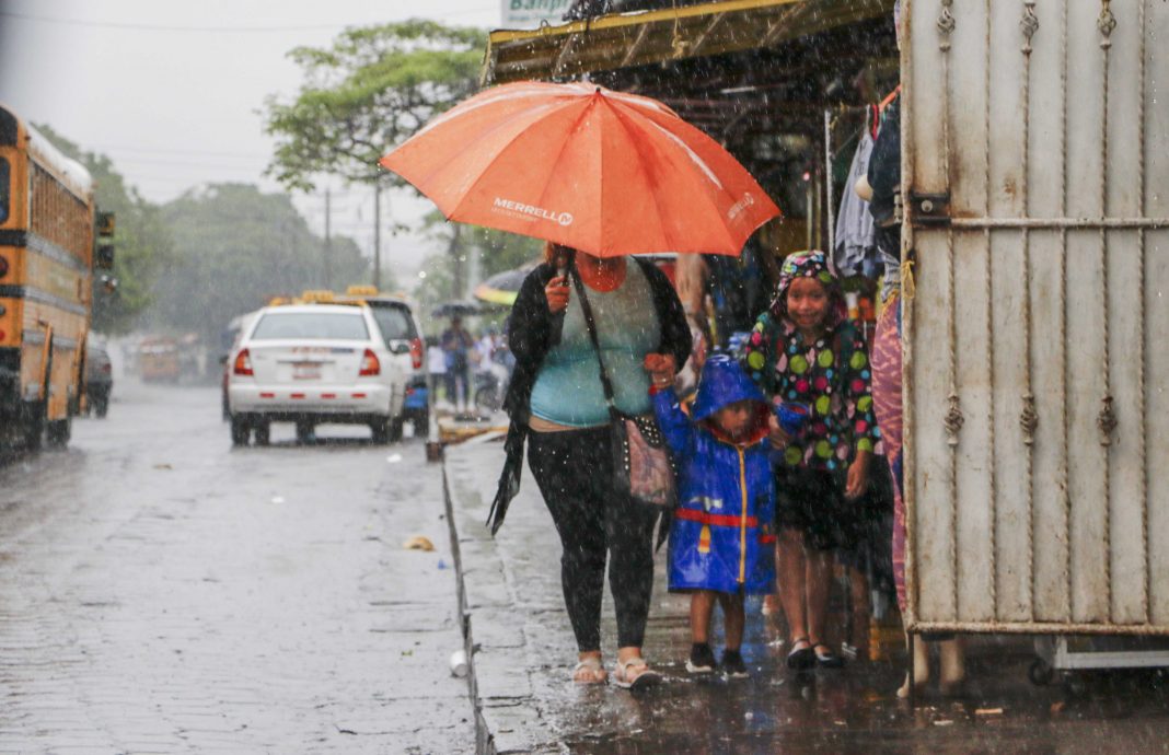Tormenta Bonnie deja decenas de incidentes en Costa Rica por lluvias
