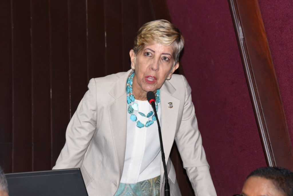 Ginette Bournigal arremete contra funcionarios