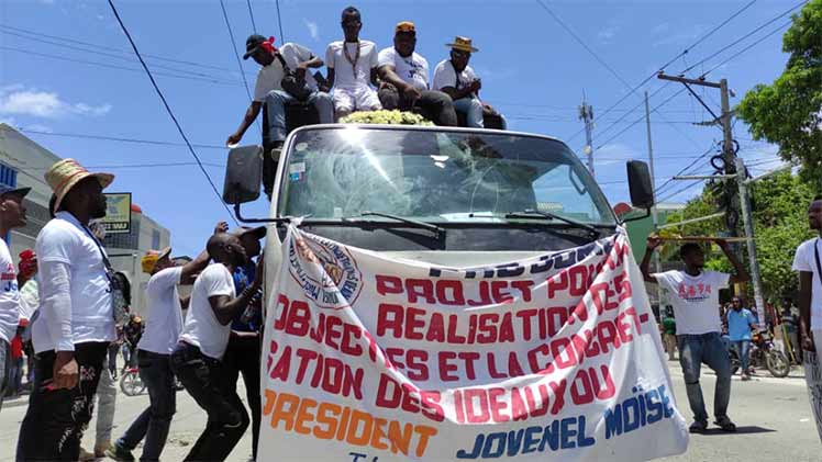 Haitianos exigen justicia en las calles un año después del asesinato de Jovenel Moise