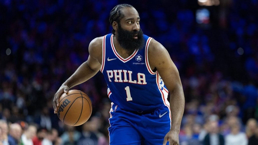 James Harden renueva dos años con los 76ers y renuncia a 14.5 millones