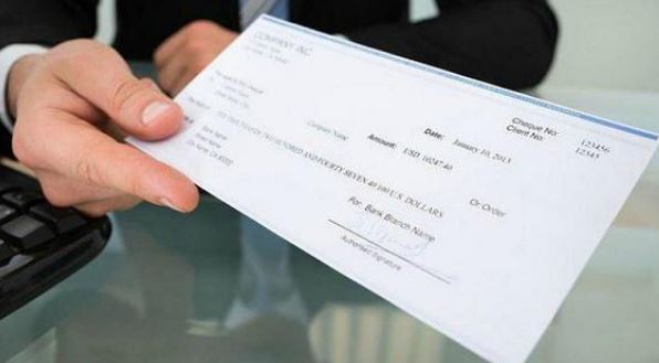 Apresan hombre que intentó depositar cheque falso por casi medio millón de pesos