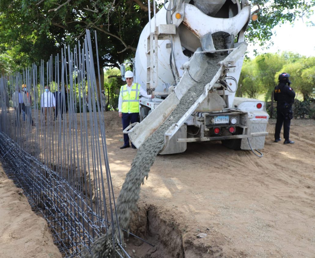 Inician licitación de la segunda fase de construcción de valla fronteriza