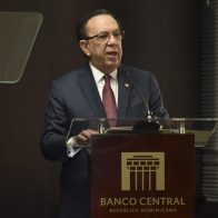 Abinader ratifica por dos años más a Valdez Albizu al frente del Banco Central