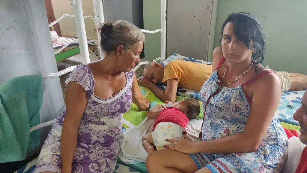 Evacuados del incendio en Cuba esperan con ansias por volver a sus hogares