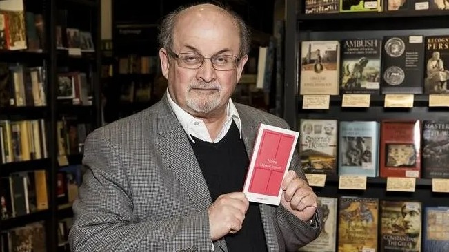 Salman Rushdie es apuñalado por un joven durante conferencia en Nueva York